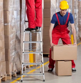 max lifting box in warehouse